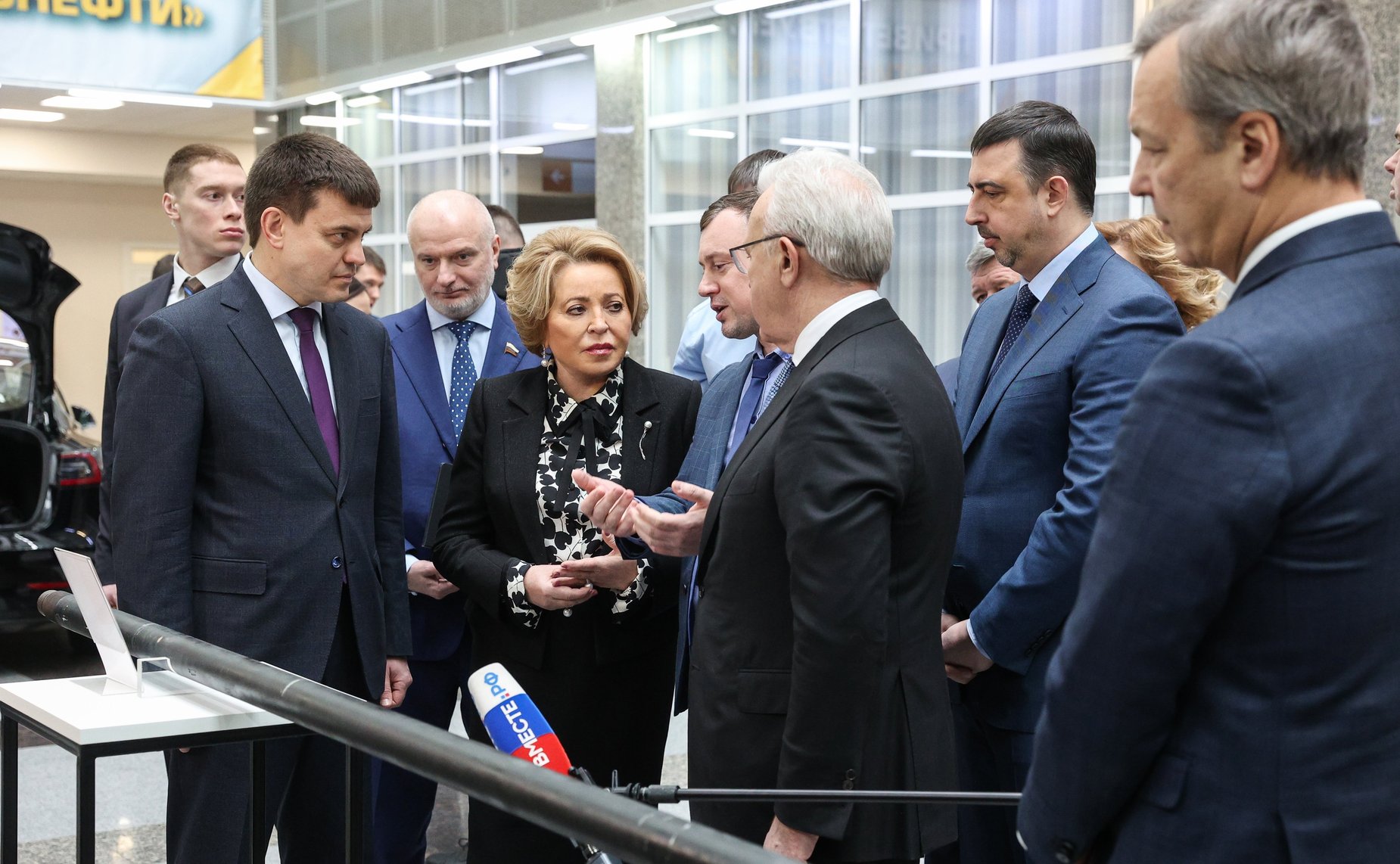 Валентина Матвиенко вместе с губернатором региона Михаилом Котюковым посетила подразделения Сибирского федерального университета