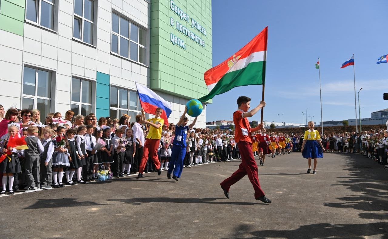 Анатолий Артамонов принял участие в прошедших в Калуге торжественных мероприятиях, посвященных Дню знаний