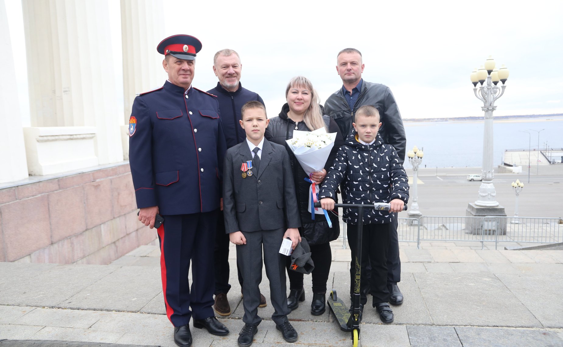 Сергей Горняков и Николай Семисотов приняли участие в церемонии награждения юного героя Глеба Новикова памятной медалью «За проявленное мужество»