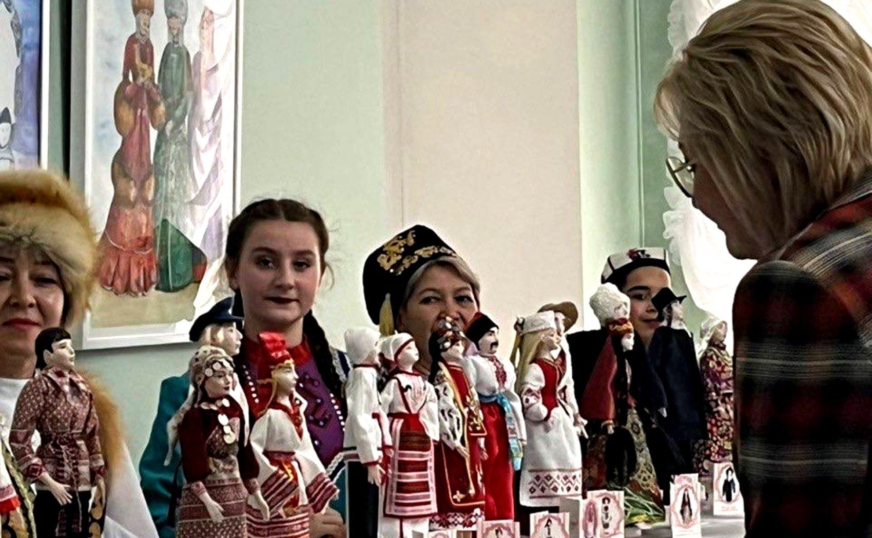 Председатель Комитета СФ по науке, образованию и культуре Лилия Гумерова приняла участие в открытии выставки «Созидая, учимся жить!»