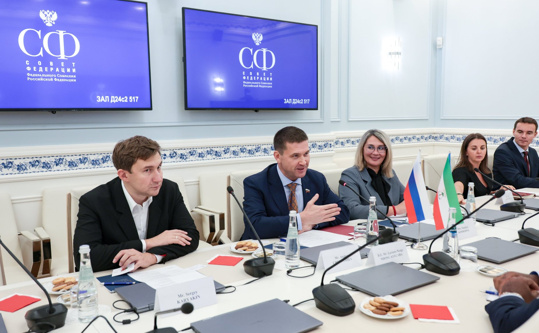 Встреча члена Комитета СФ по социальной политике .Андрея Чернышева с Чрезвычайным и Полномочным Послом Республики Экваториальная Гвинея в Российской Федерации Лусиано Айекабой