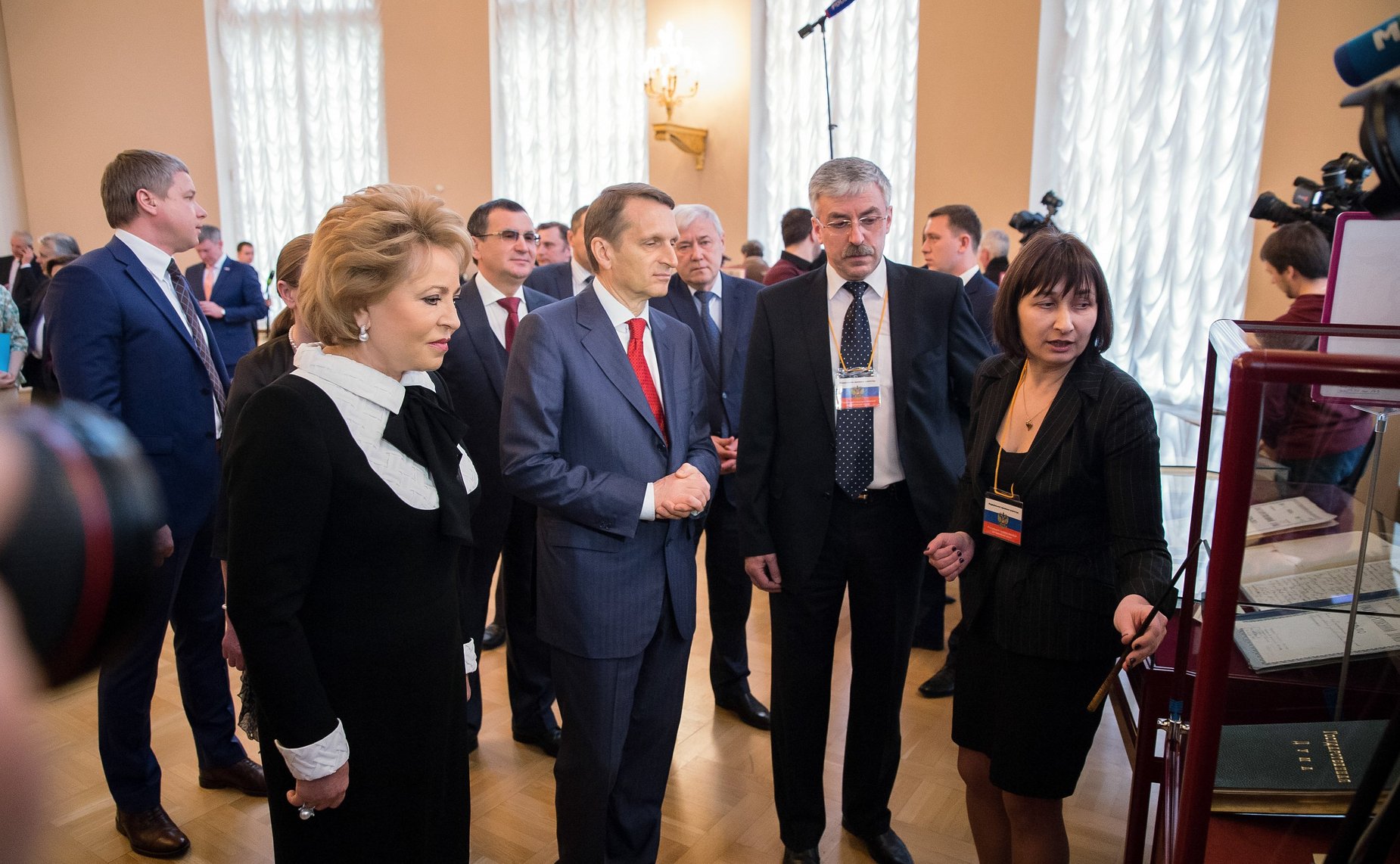 В. Матвиенко и С. Нарышкин в Санкт-Петербурге на открытии выставки, посвященной 110-летию российского парламентаризма