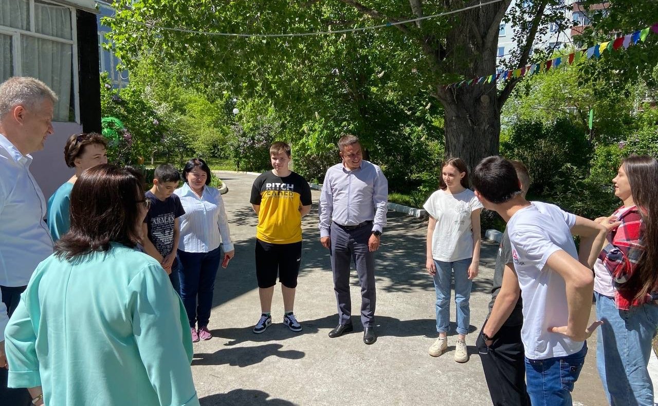 Айрат Гибатдинов в Международный день защиты детей посетил ряд детских образовательных учреждений региона