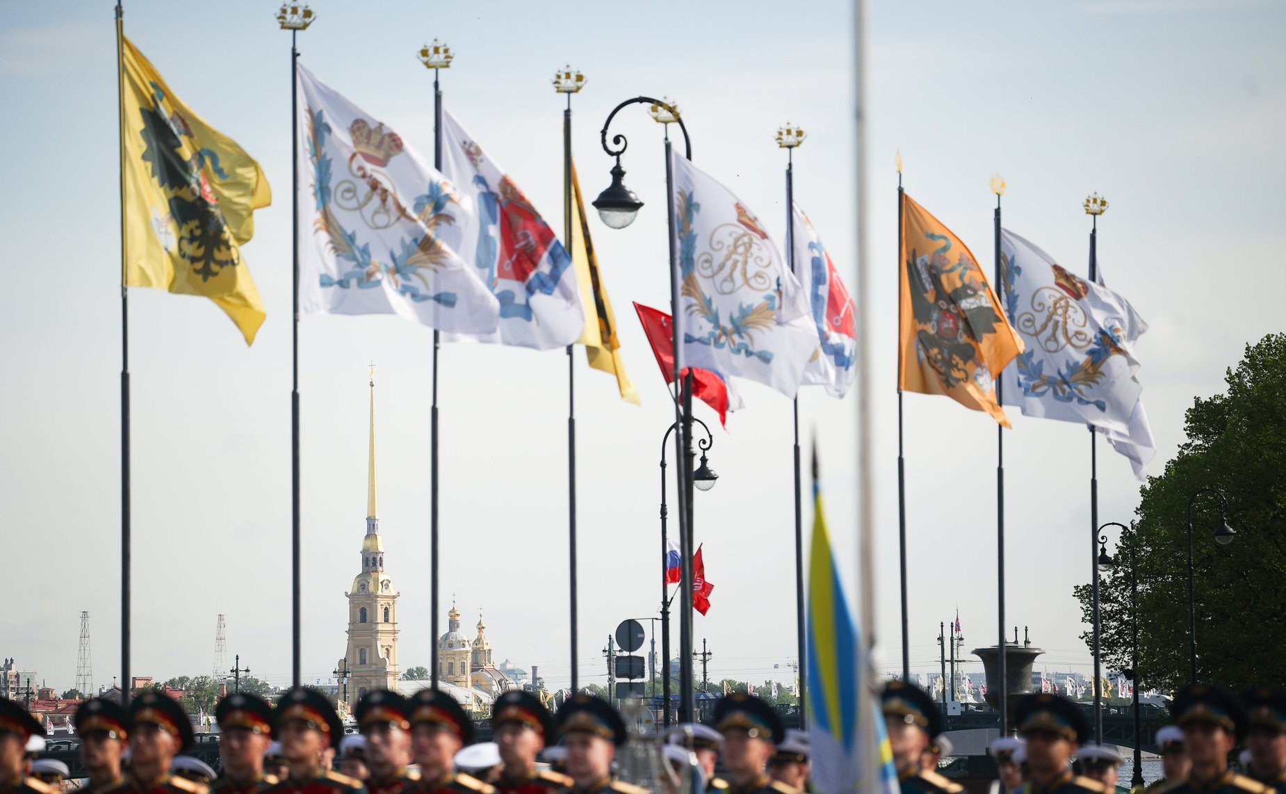 Возложение цветов к памятнику Петру I на Сенатской площади