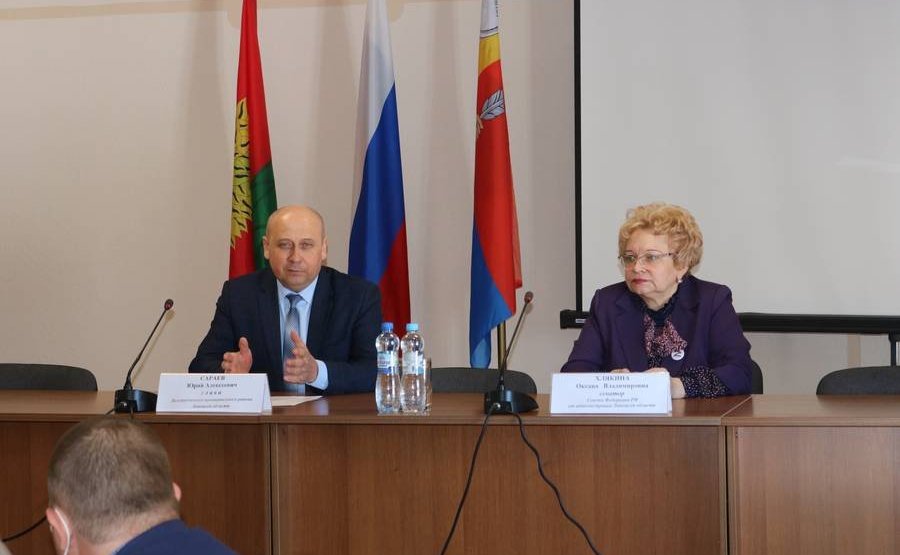 Оксана Хлякина посетила Долгоруковский район