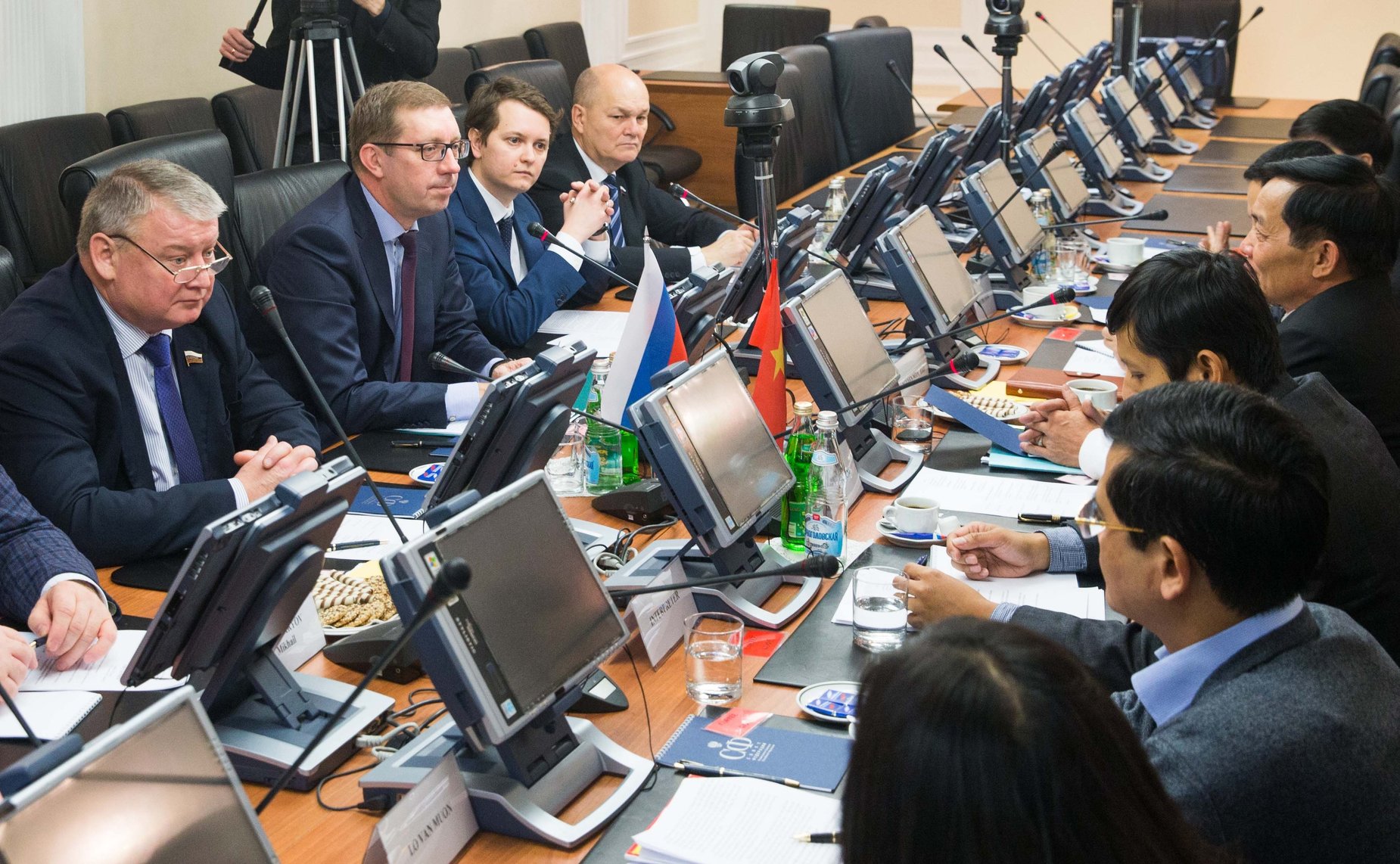 Встреча в Совете Федерации с заместителем председателя экономического Комитета Национального собрания Вьетнама, 2015