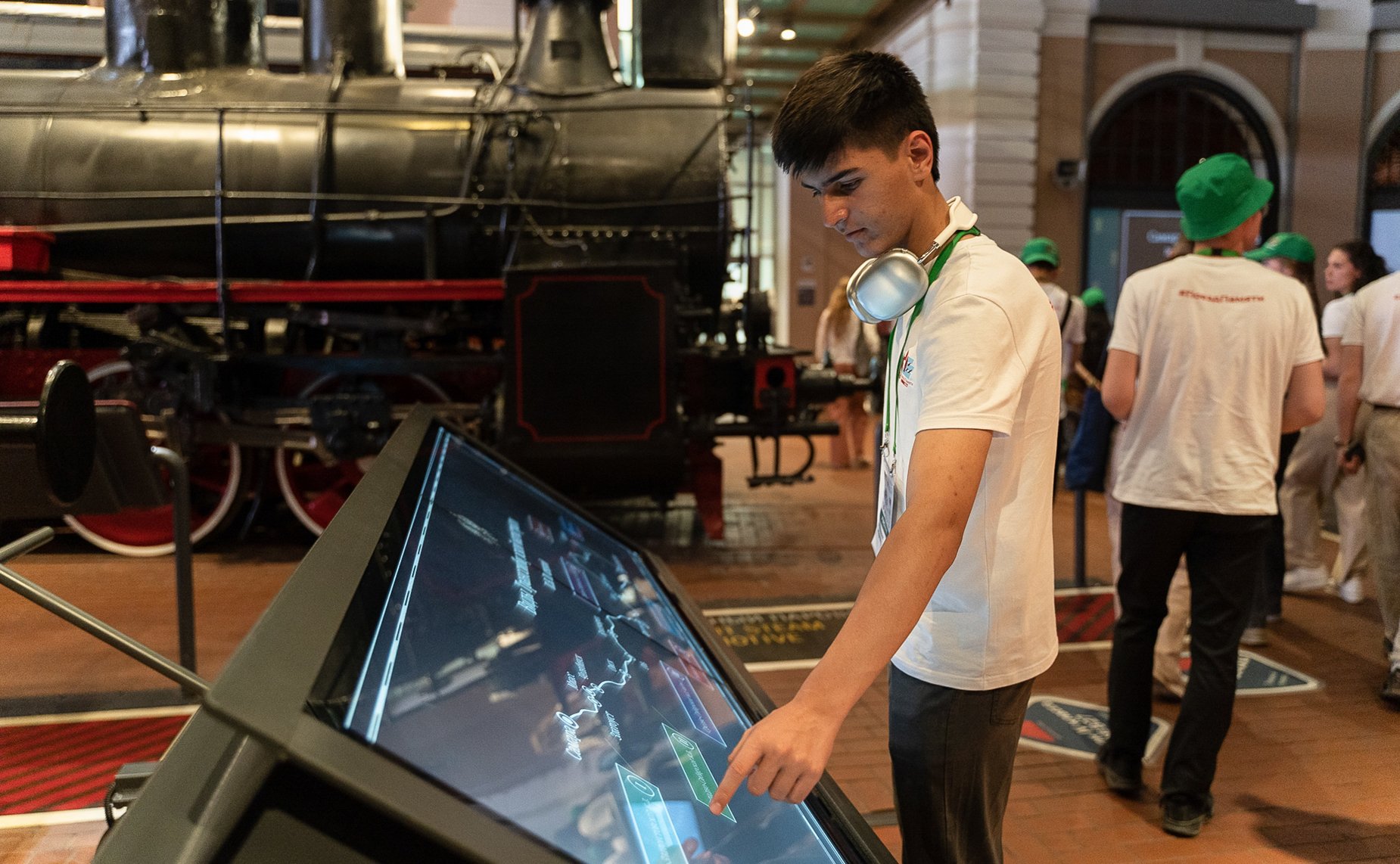 Участники культурно-образовательного проекта «Поезд Памяти» посещают город Санкт-Петербург