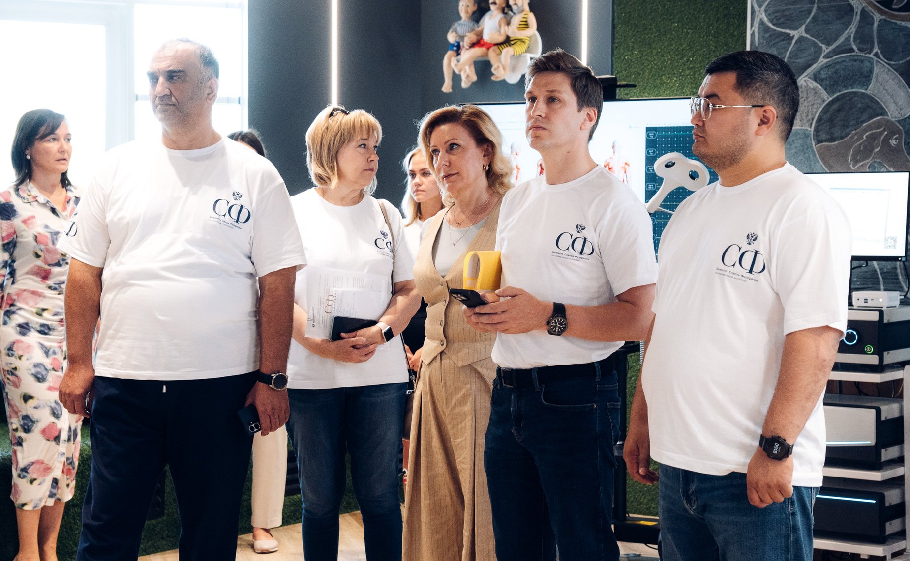 Сенаторы посетили компанию, производящую медоборудование для нейрофизиологии, функциональной диагностики и реабилитации