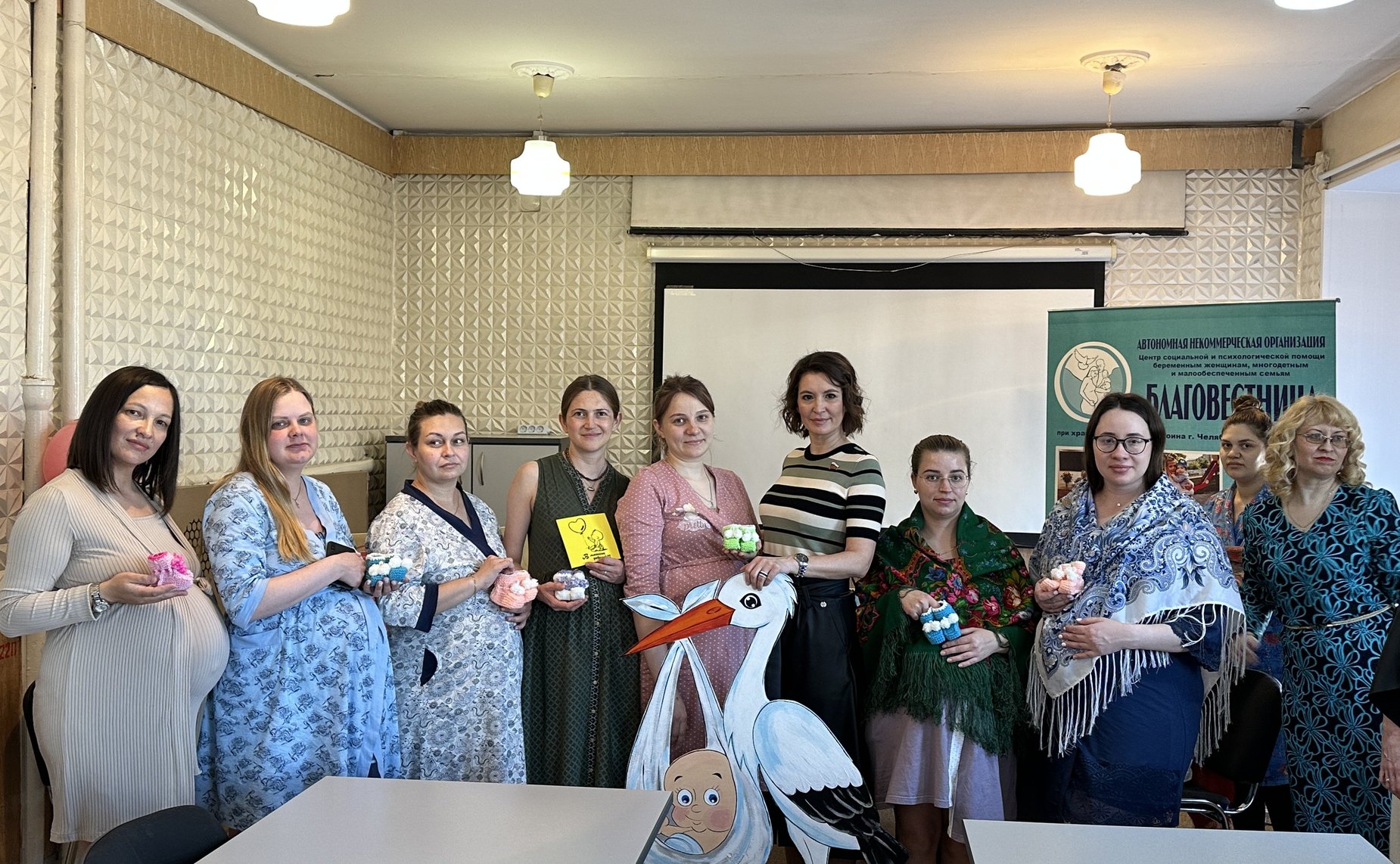 Маргарита Павлова в рамках дней пребывания в регионе вместе с депутатами Челябинской городской Думы и общественными организациями посетила роддом ОГБУЗ № 3