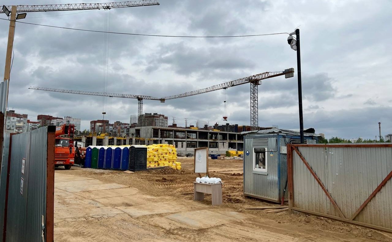 Анатолий Артамонов проконтролировал ход строительства и капремонта школ в Калуге