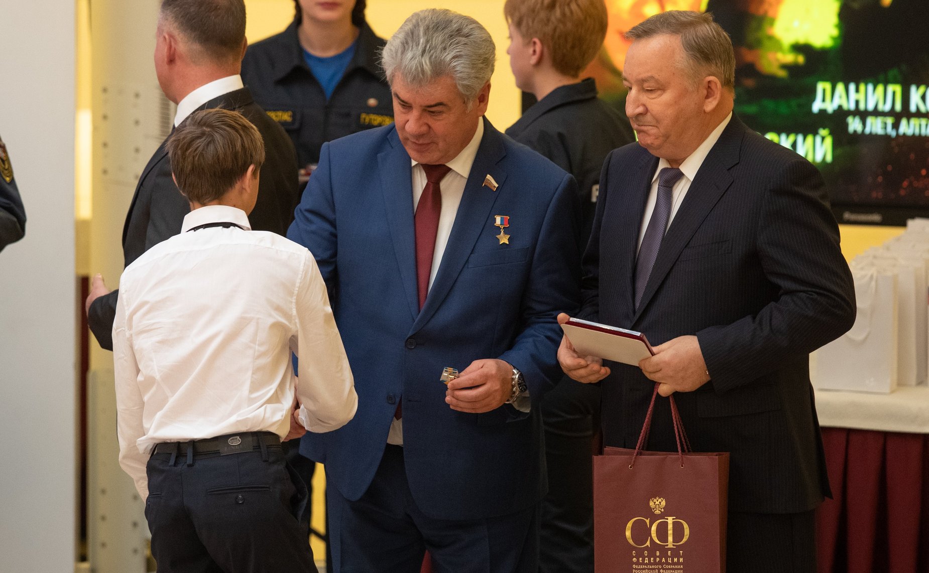 Награждение детей и подростков, проявивших мужество в экстремальных ситуациях и спасших человеческие жизни