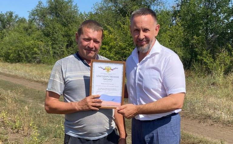 Олег Алексеев в рамках работы в регионе посетил крестьянско-фермерское хозяйство в Энгельсском районе