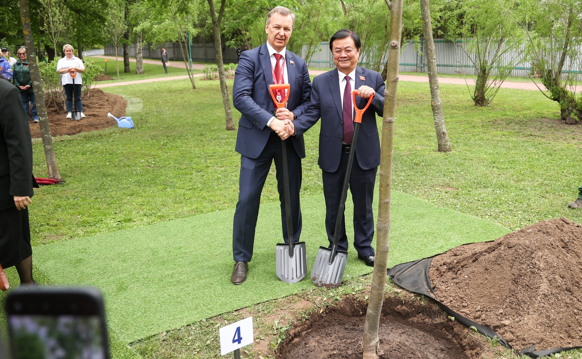 Церемония высадки деревьев в рамках проведения международной эколого-патриотической акции «Сад памяти», приуроченной к году Защитника Отечества