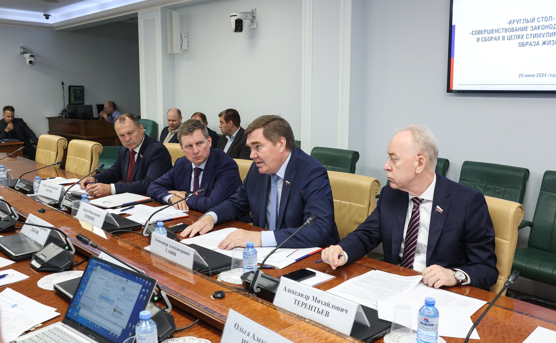 Круглый стол на тему «Совершенствование законодательства о налогах и сборах в целях стимулирования здорового образа жизни»