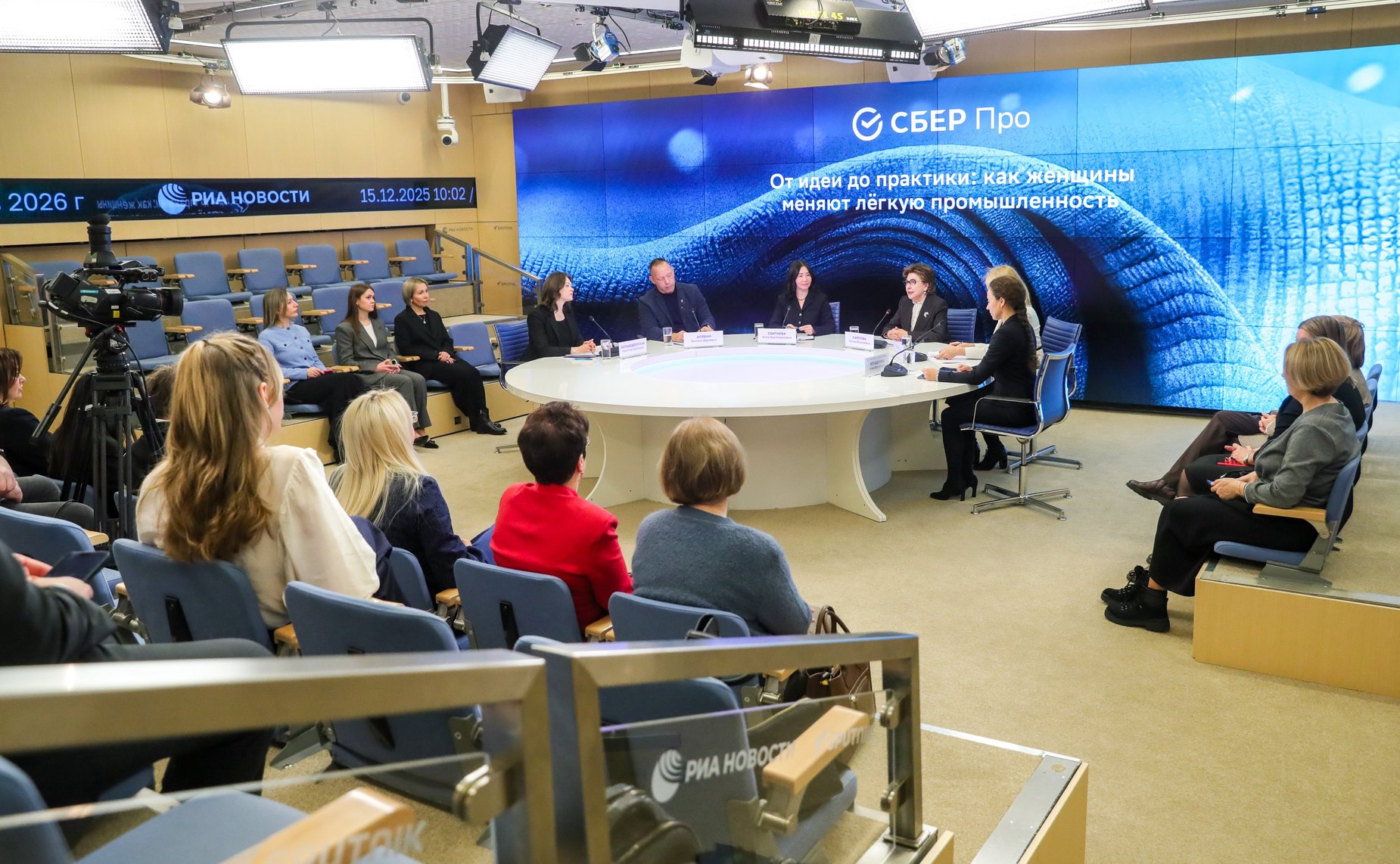 Галина Карелова приняла участие в круглом столе в онлайн-формате на тему «От идеи до практики: как женщины меняют легкую промышленность»