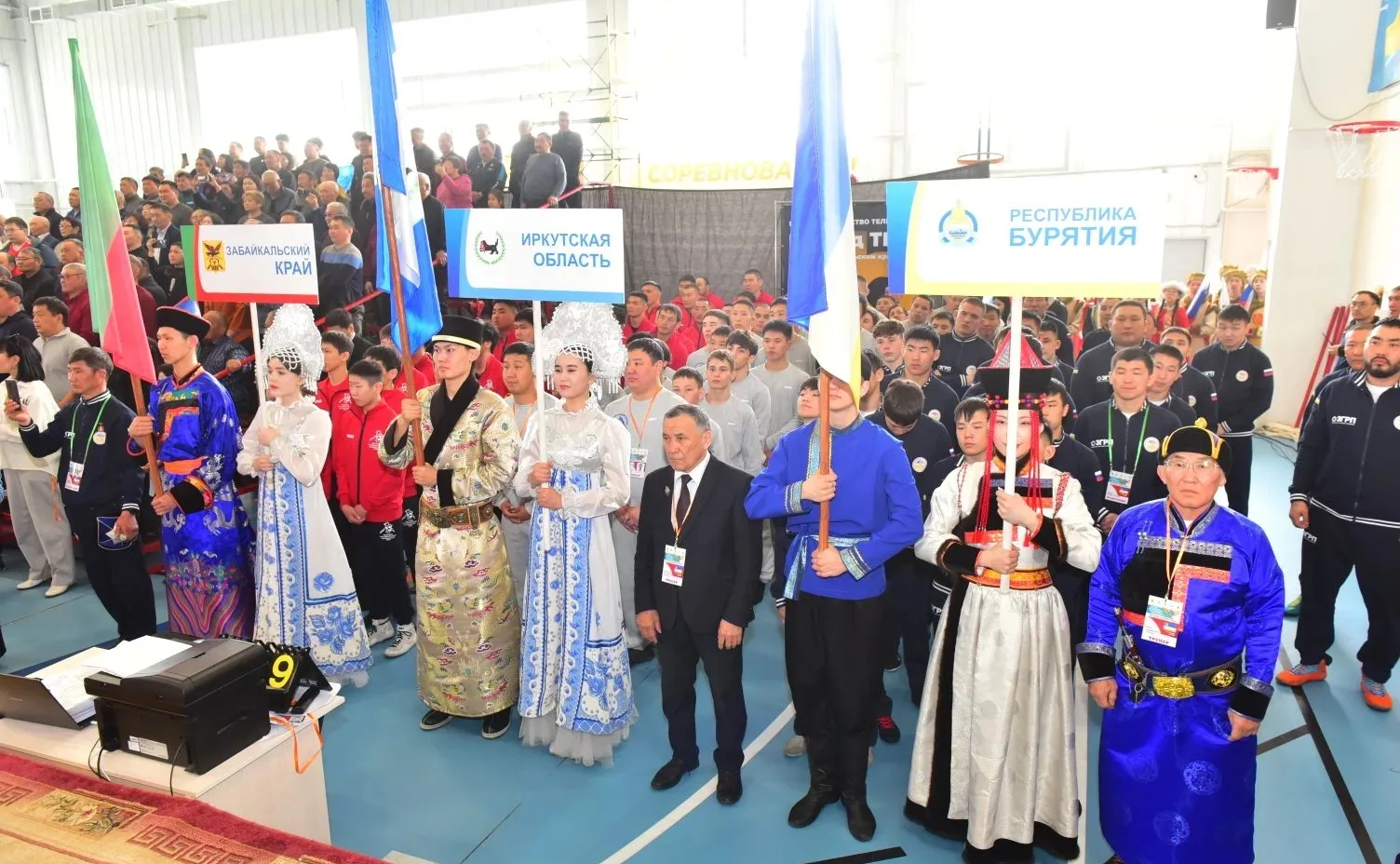 Баир Жамсуев в рамках региональной недели принял участие в историческом событии – первой матчевой встрече по вольной борьбе «Кубок Единства»