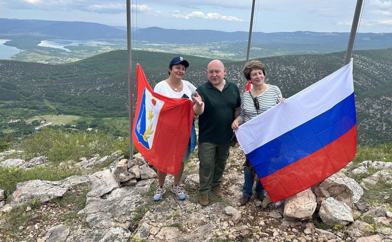 Екатерина Алтабаева вместе с ребятами из севастопольского детского оздоровительного лагеря «Горный» сходила в поход