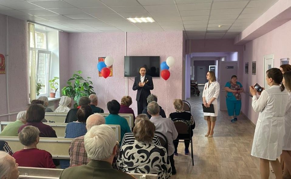 Ирина Петина в канун Дня Победы поздравила ветеранов и тружеников тыла