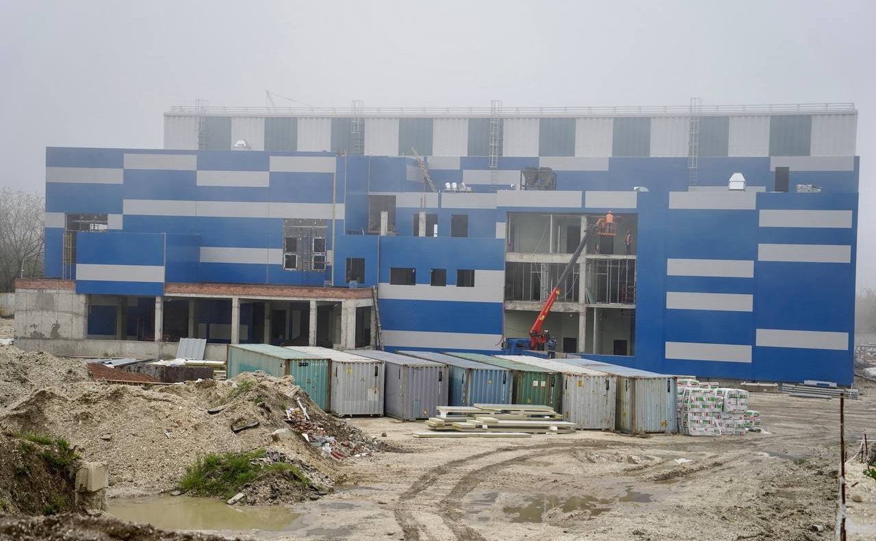 Анатолий Артамонов проинспектировал ход строительных работ на объектах социальной инфраструктуры в Кисловодске