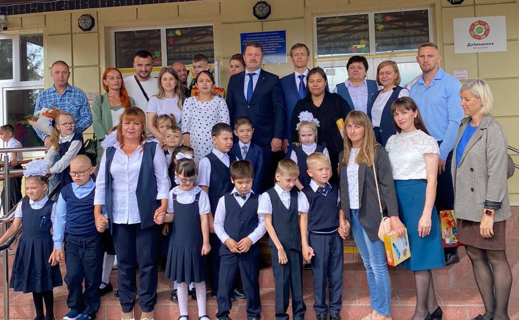 Павел Тараканов принял участие в торжественных линейках и провел открытые уроки в школах Тюменской области