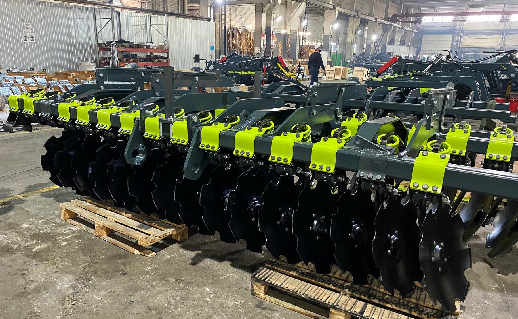 Сенаторы посетили АО Алтайский завод сельскохозяйственного машиностроения