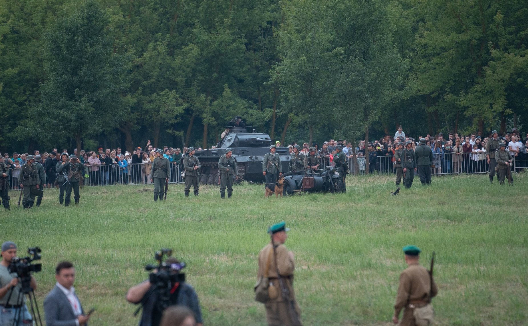 Участники проекта «Поезд Памяти» стали зрителями исторической реконструкции обороны Брестской крепости
