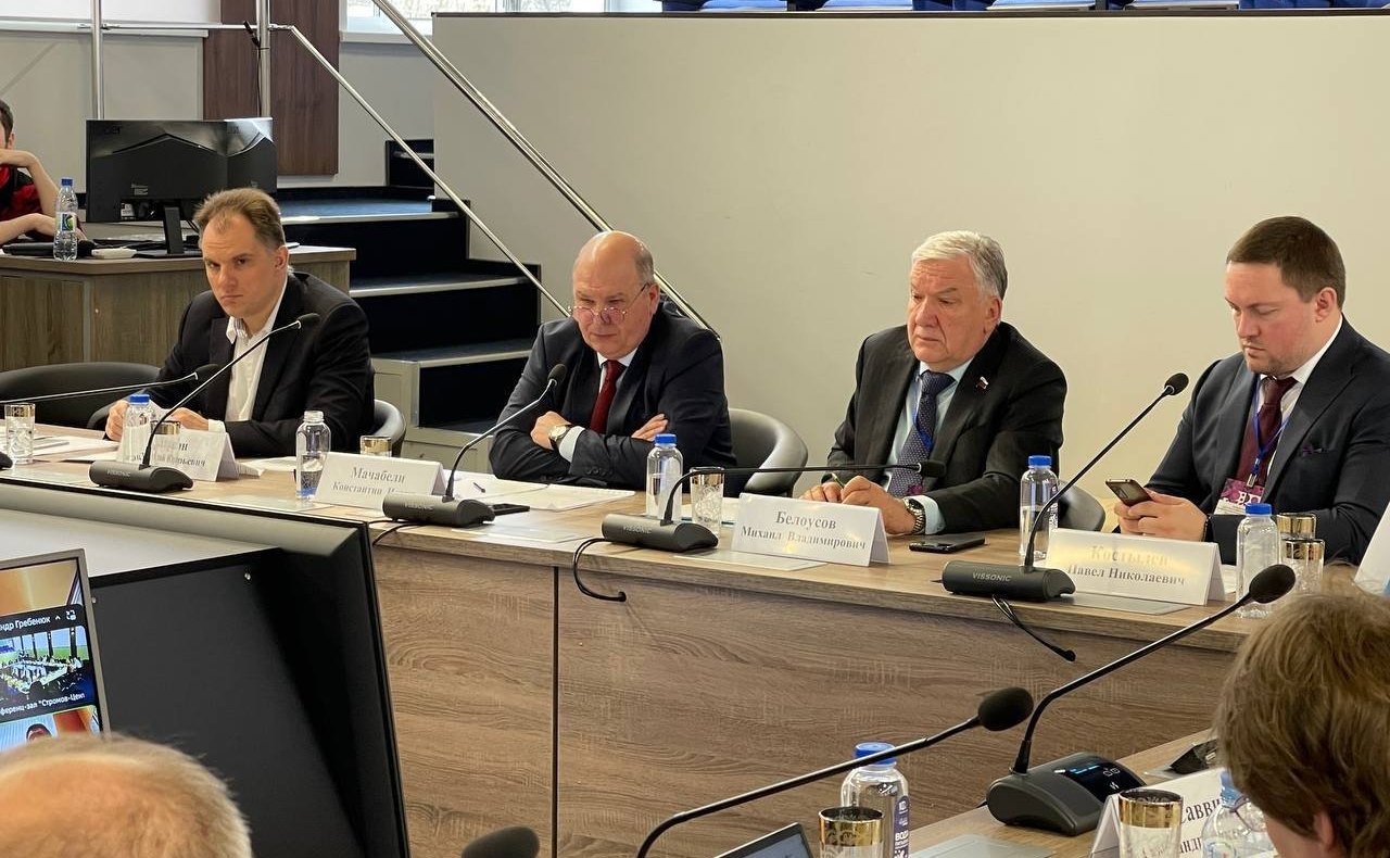 Михаил Белоусов провел мониторинг строительства и капитального ремонта школ в регионе