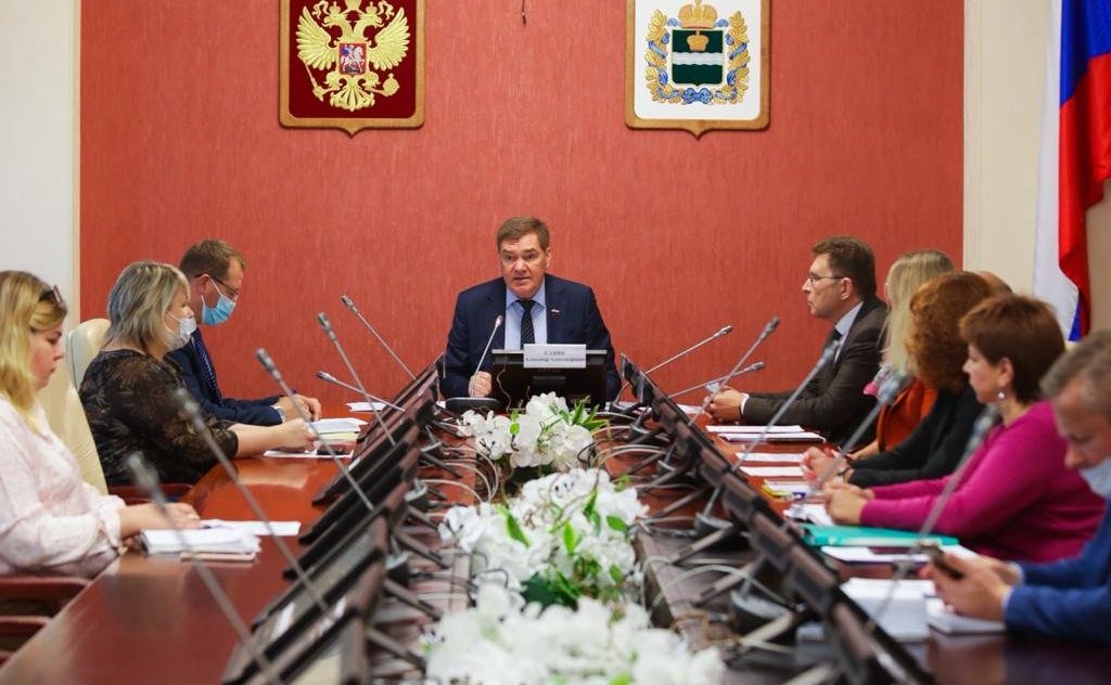 Александр Савин в ходе поездки в регион провел совещание по работе над законопроектом о внесении изменений в жилищное законодательство