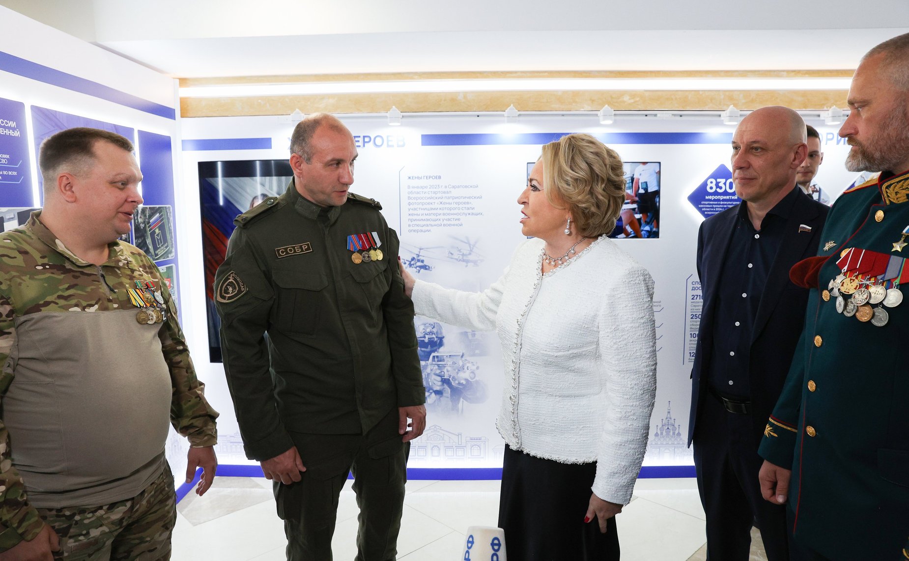 Валентина Матвиенко и Роман Бусаргин осмотрели выставку, посвященную действующим и перспективным проектам развития Саратовской области