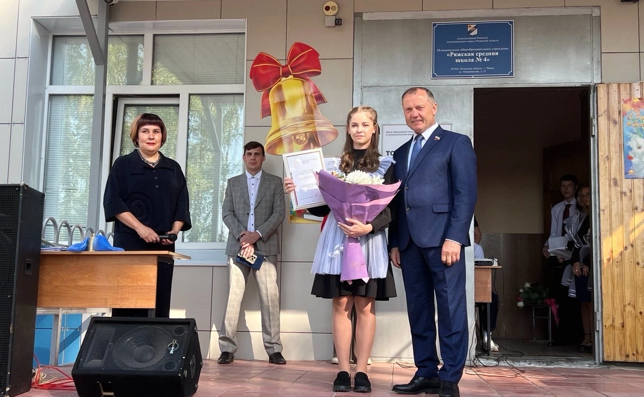 Игорь Мурог принял участие в торжественных мероприятиях, приуроченных ко Дню знаний, в Ряжском округе и Александро-Невском районе