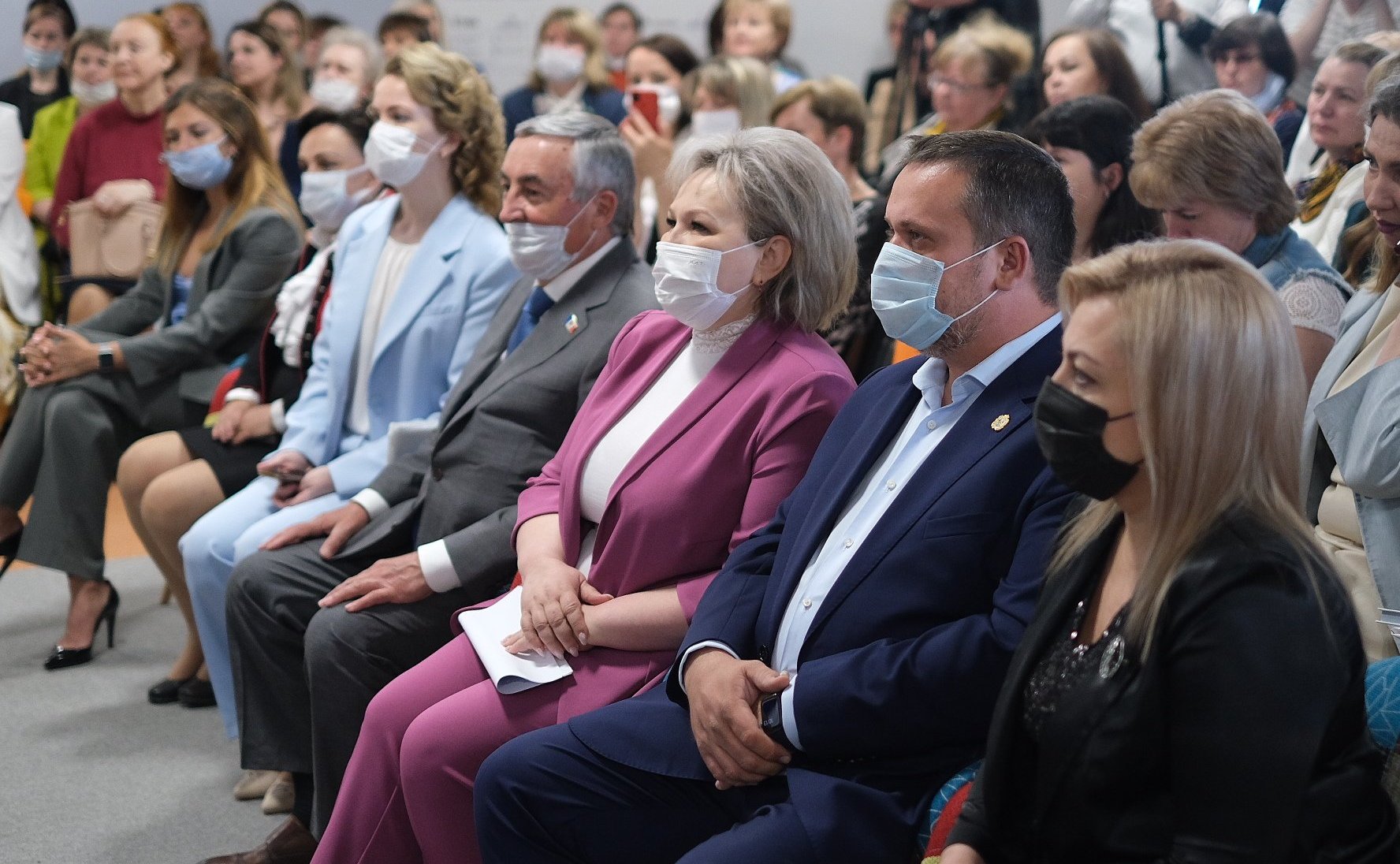 Елена Писарева организовала в Великом Новгороде IV областной женский форум