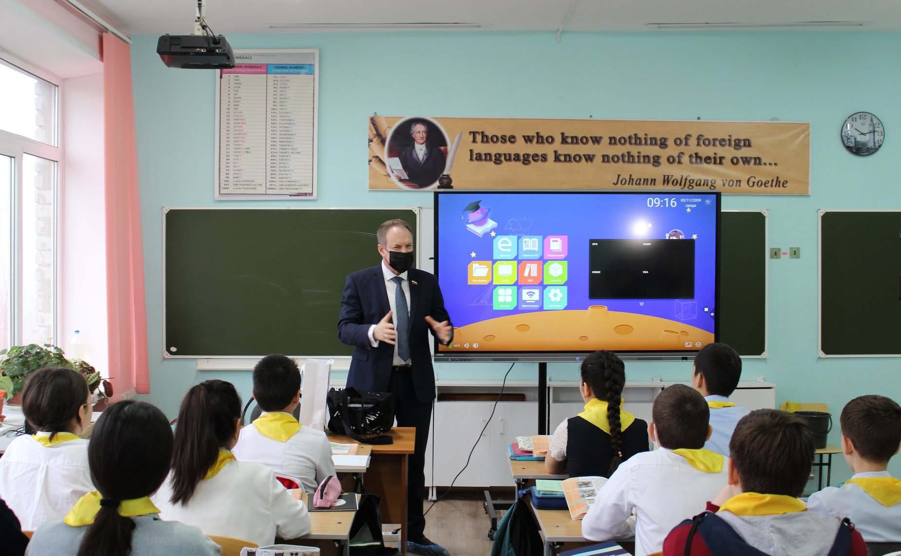 Александр Башкин наградил астраханского школьника — лауреата конкурса «Дорога жизни»