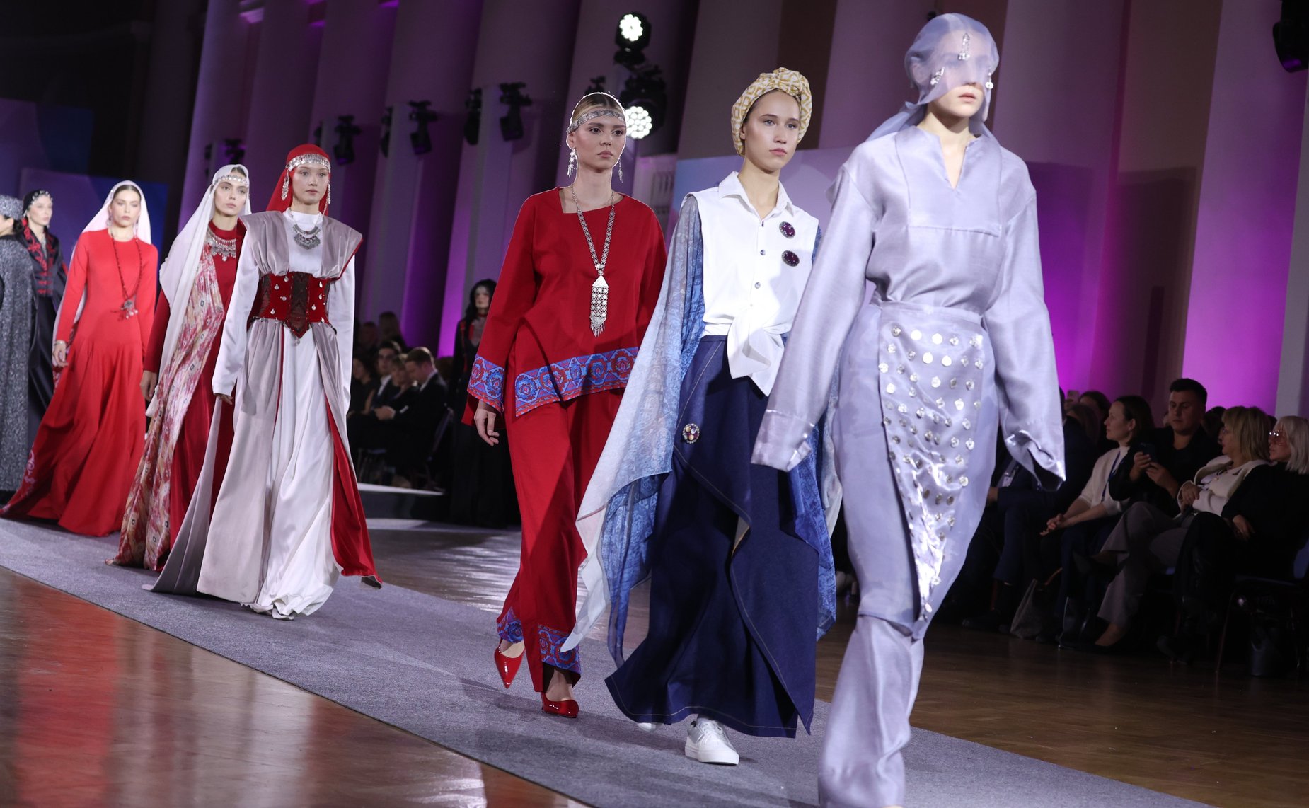 Модное шоу российских дизайнеров. III международный форум «Содружество моды»