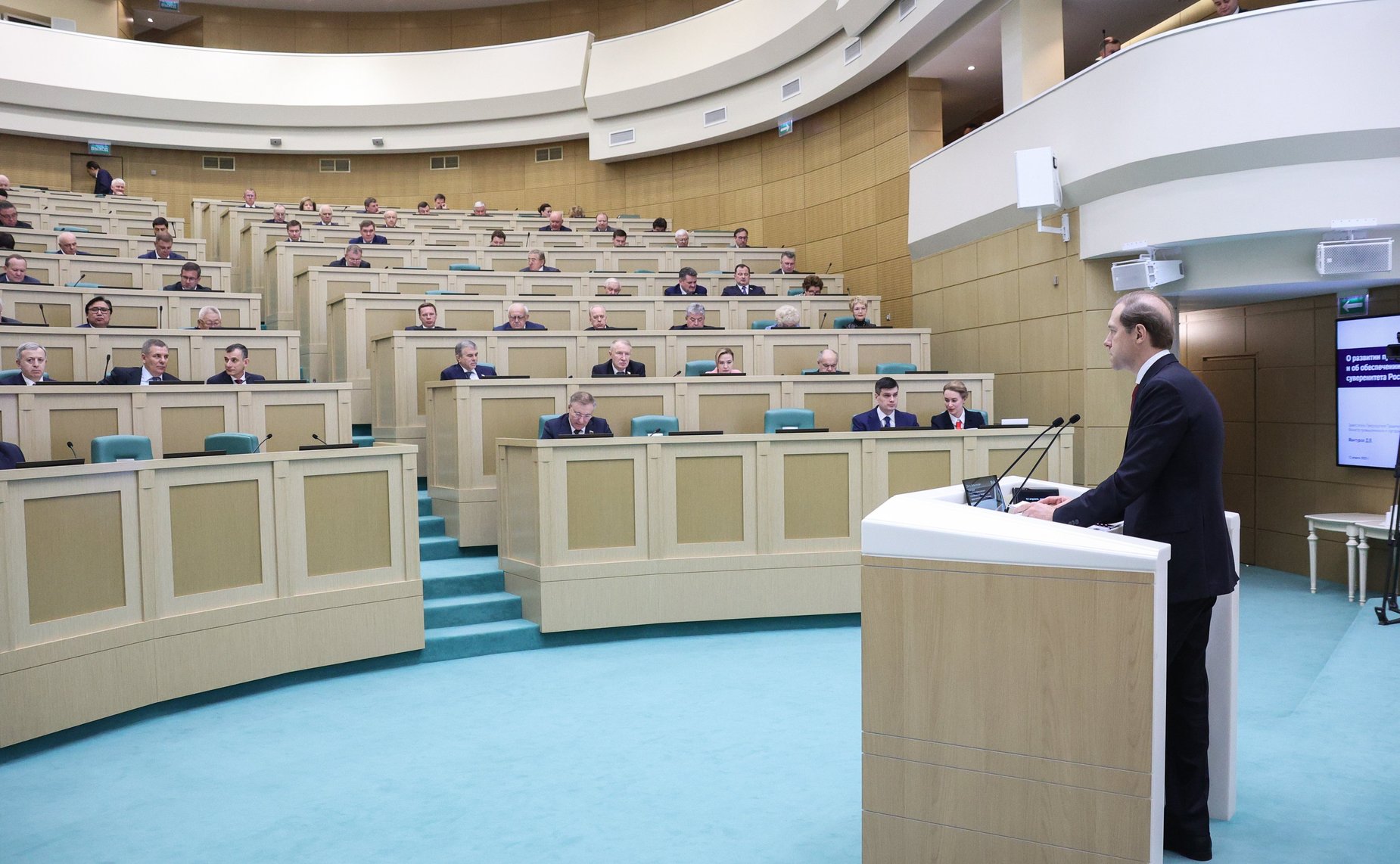 Денис Мантуров