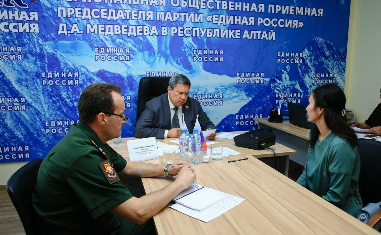 Владимир Полетаев провел личный прием граждан в Республике Алтай