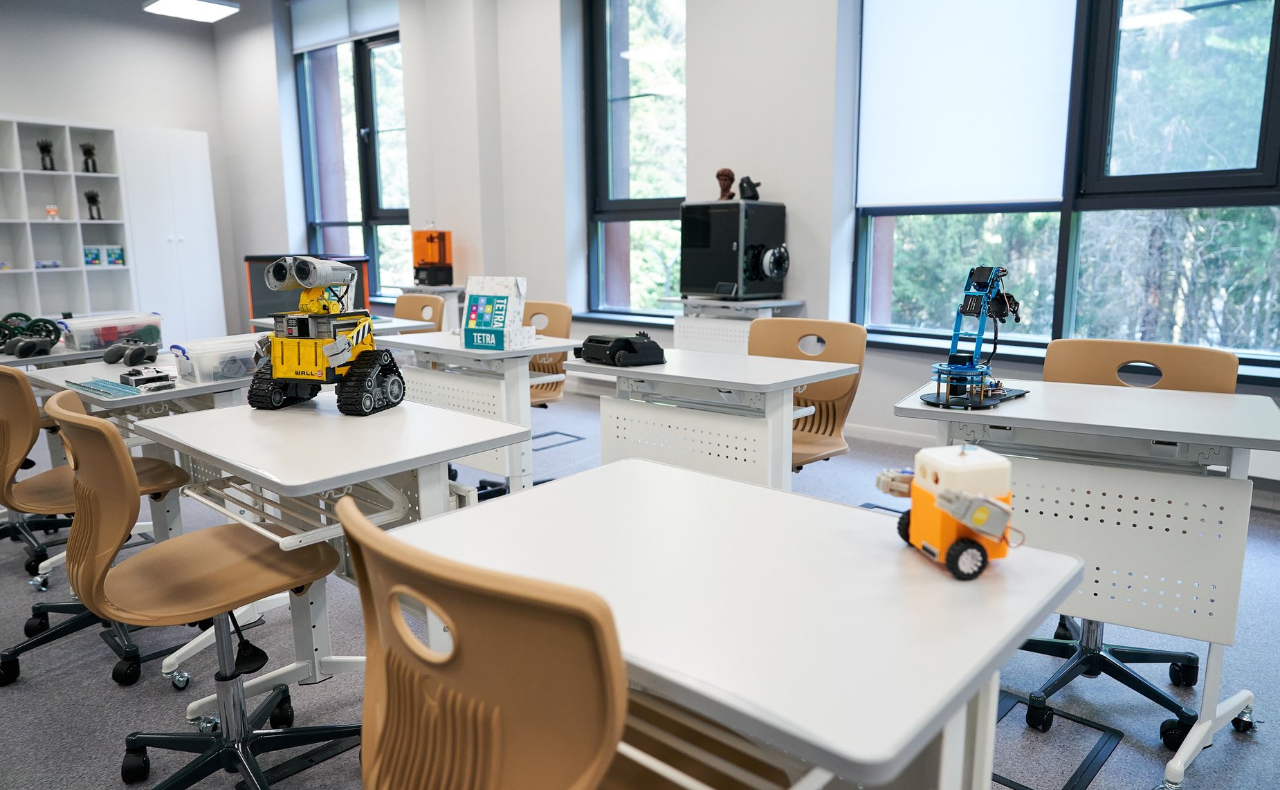 Первый заместитель Председателя СФ Владимир Якушев посетил новый корпус Югорского физико-математического IT-лицея в столице ХМАО Югре