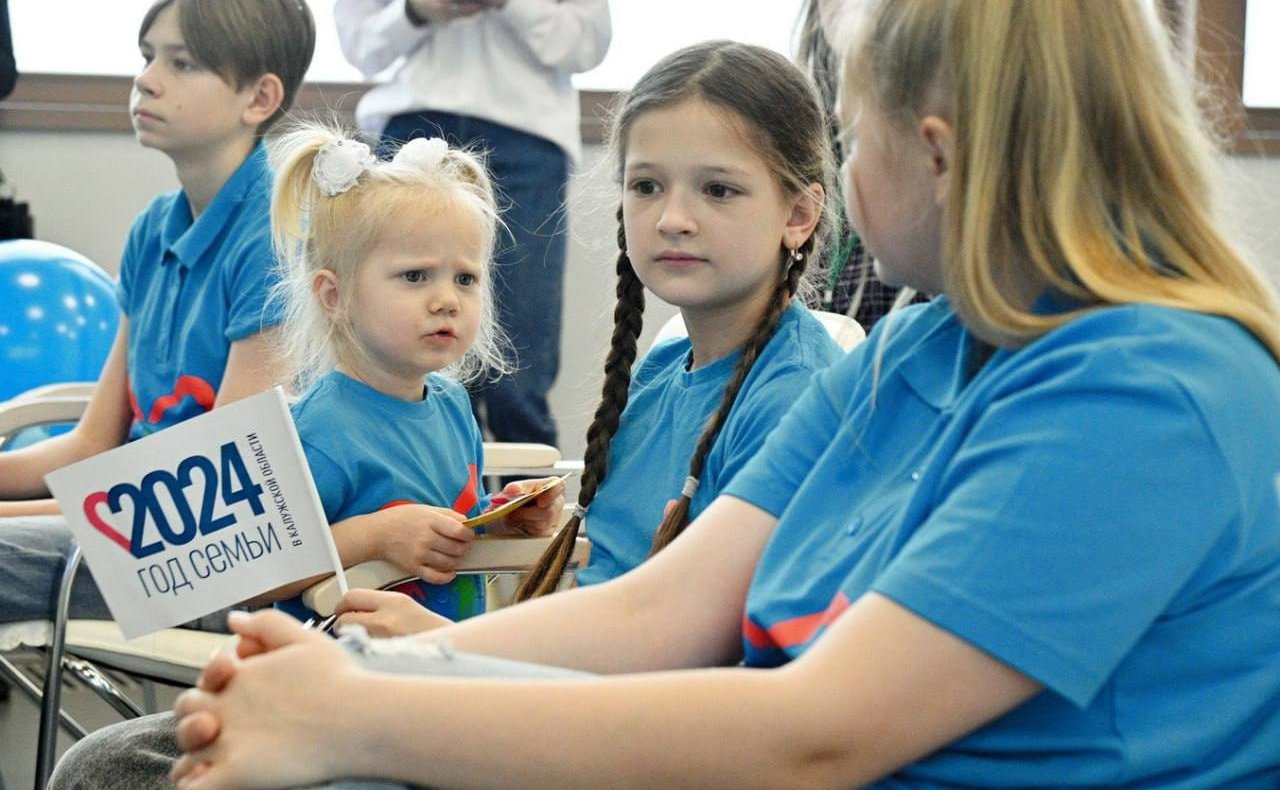 Александр Савин принял участие в прошедшей в Калуге торжественной церемонии, посвященной открытию Года семьи