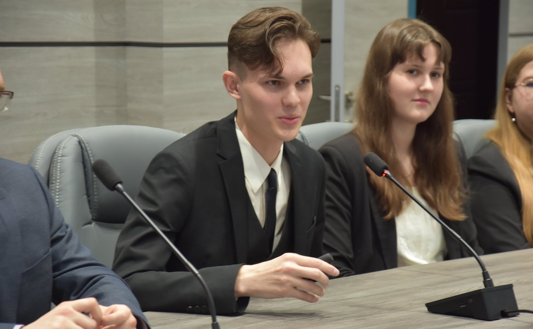 Николай Владимиров провел круглый стол со студентами Чувашского государственного университета