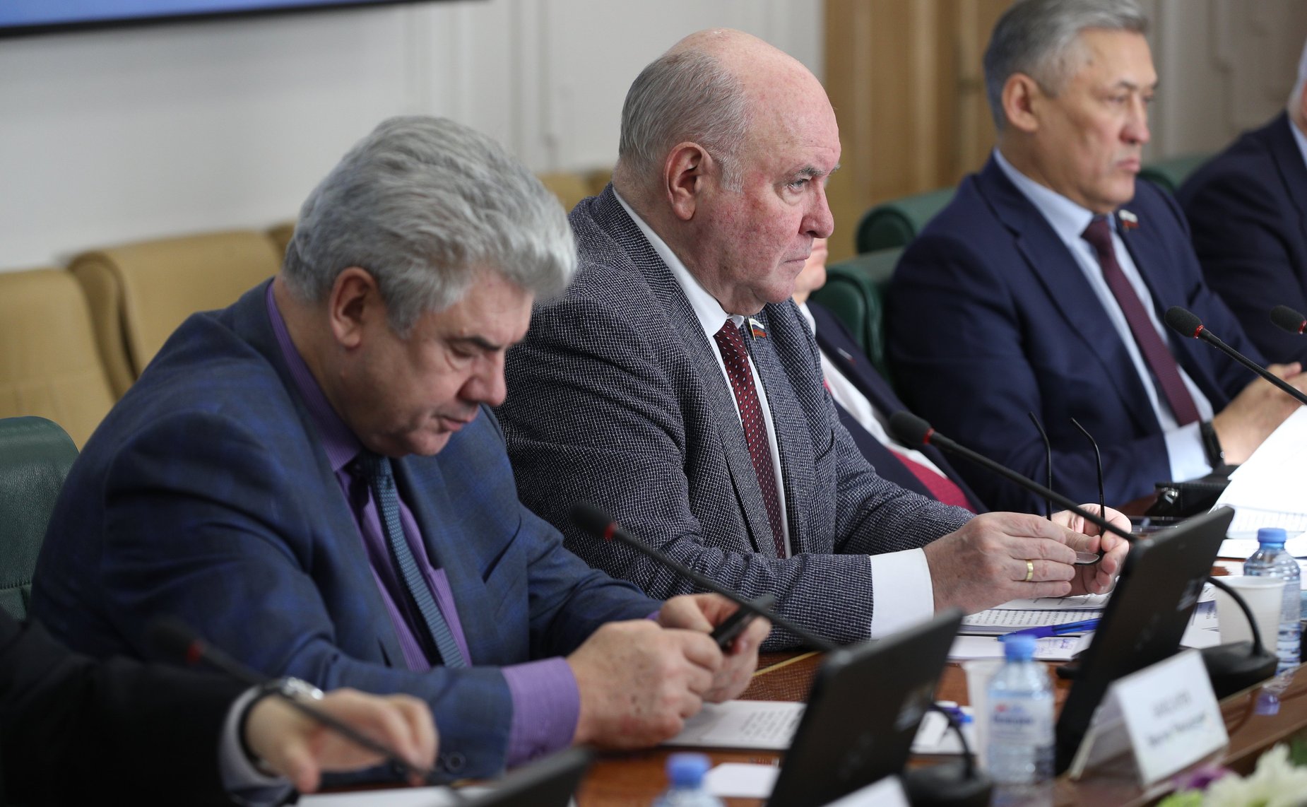 «Круглый стол» на тему «Международное сотрудничество в борьбе с глобальными вызовами и угрозами, включая кризис системы контроля над вооружениями»