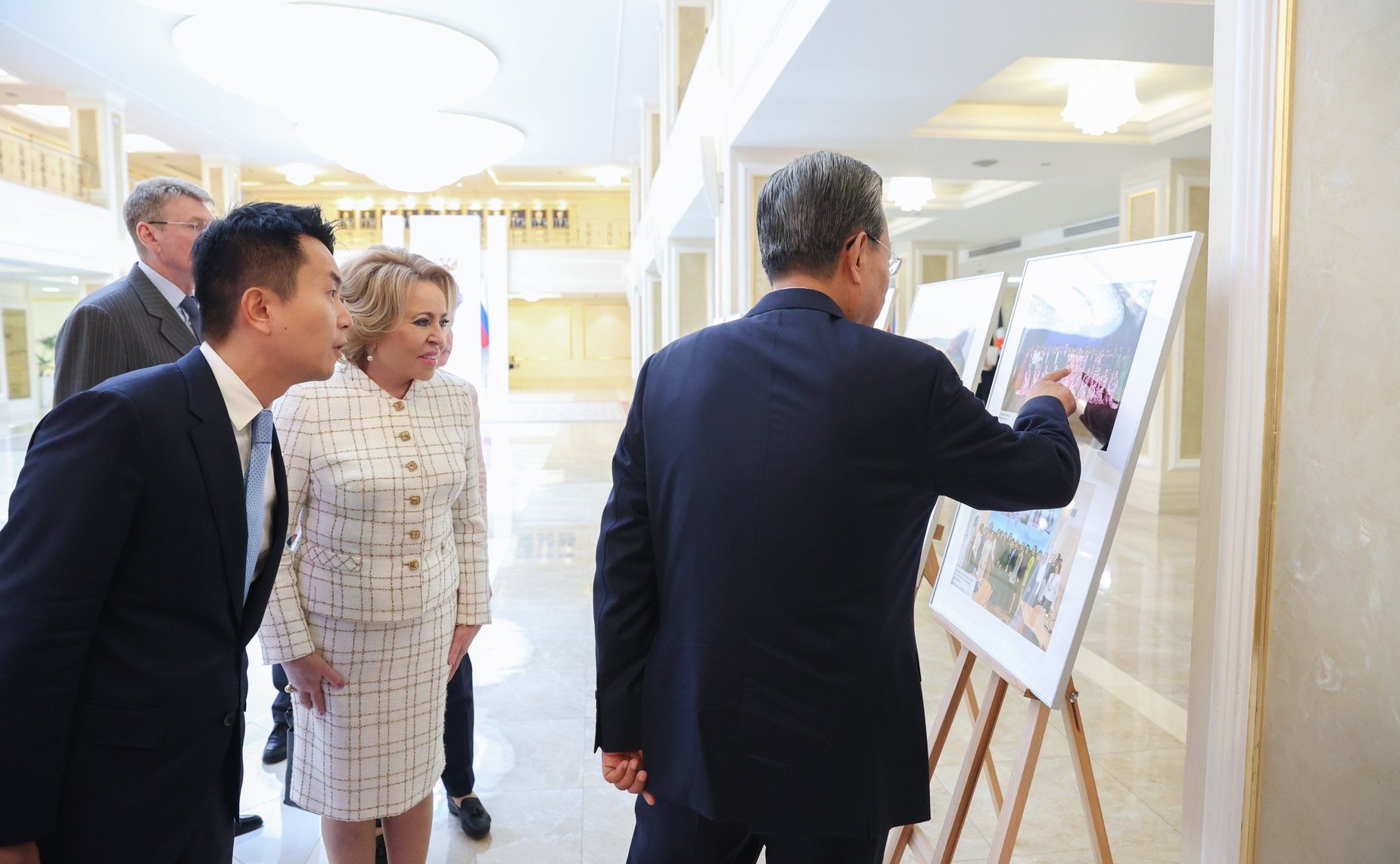 Валентина Матвиенко провела встречу с Председателем Постоянного комитета Всекитайского собрания народных представителей КНР Чжао Лэцзи