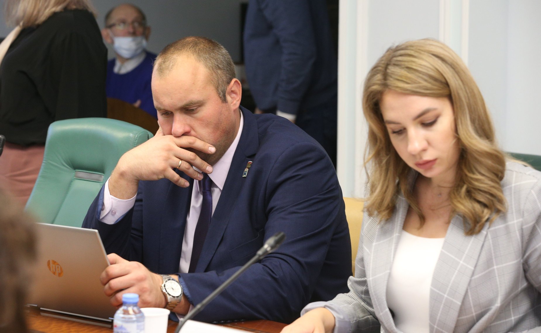 Заседание «круглого стола» с участием членов Палаты молодых законодателей