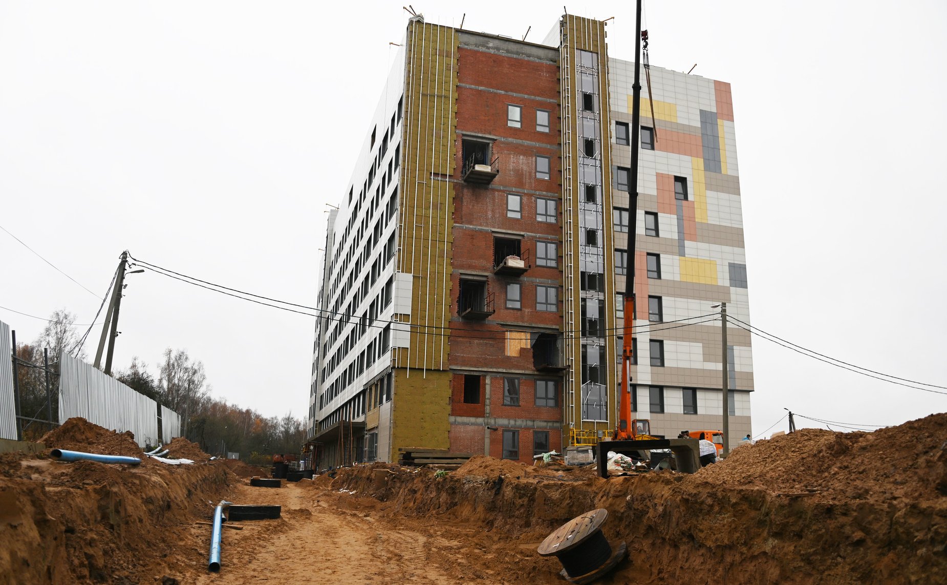 Сенаторы РФ осмотрели строящейся корпус Смоленского областного онкологического клинического диспансера