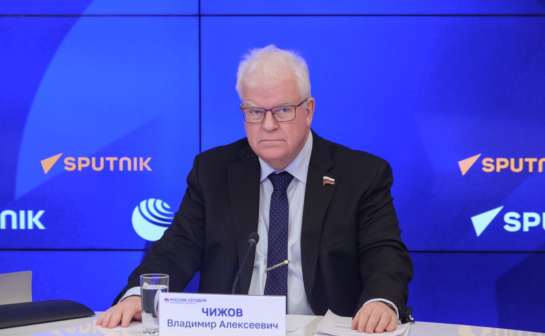 В пресс-центре МИА «Россия сегодня» состоялась пресс-конференция первого заместителя председателя Комитета СФ по обороне и безопасности Владимира Чижова, посвященная предстоящему саммиту Европейского Союза