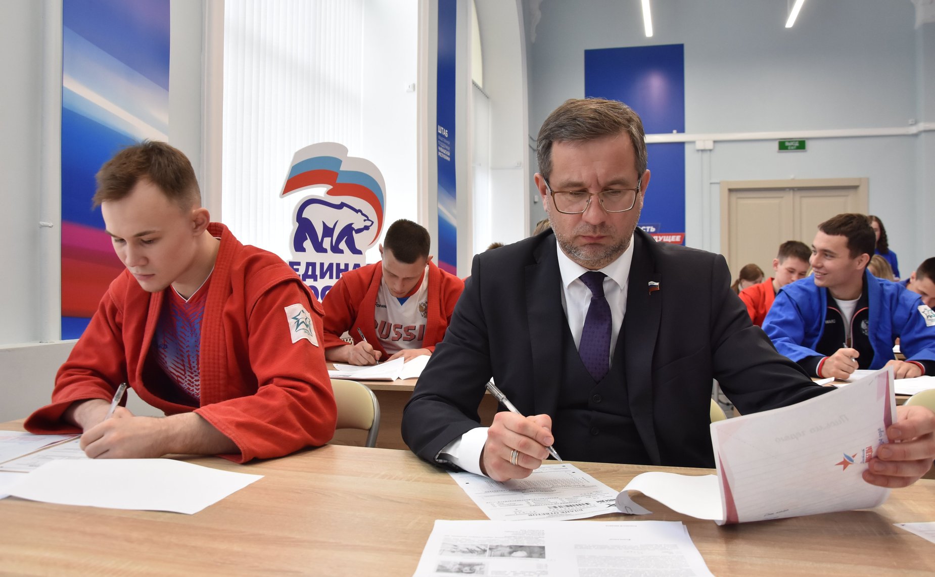 Николай Владимиров в Чебоксарах принял участие в Международной исторической акции «Диктант Победы» вместе с юными самбистами