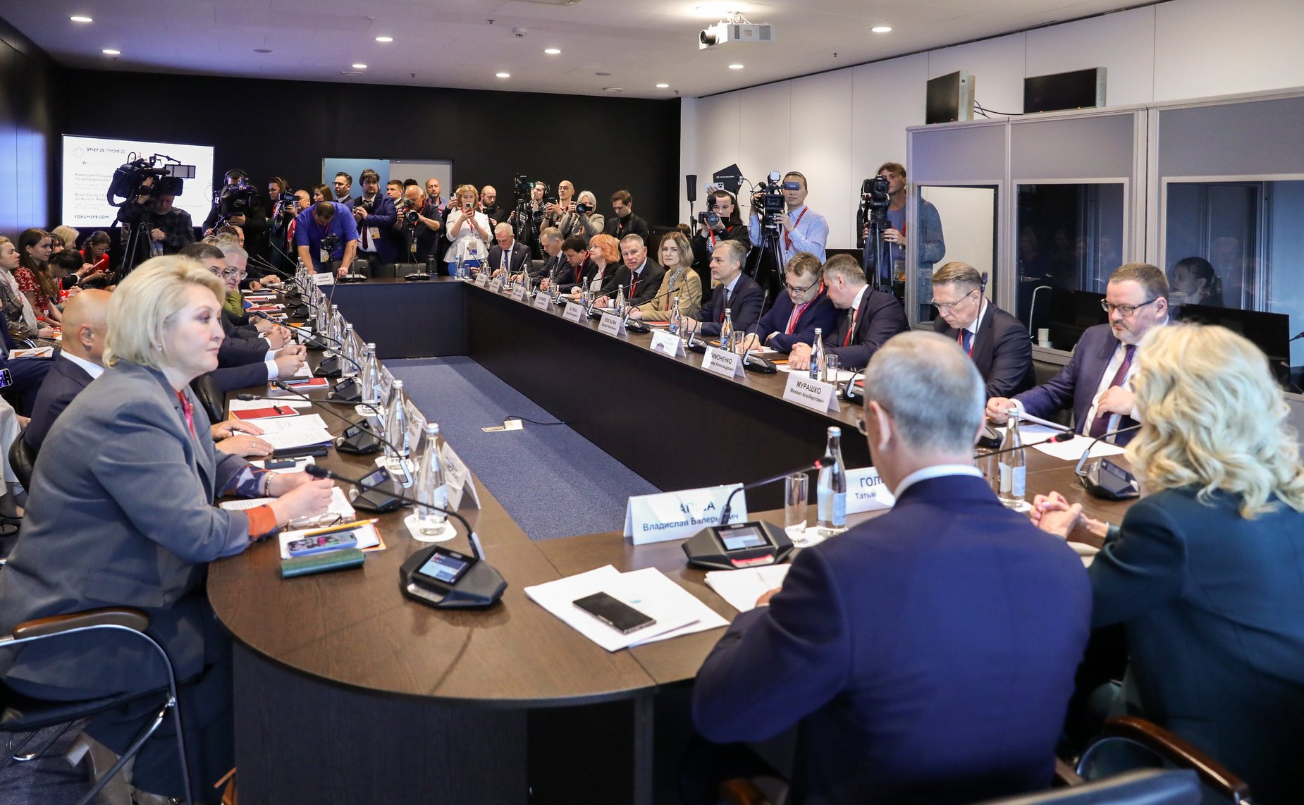 XXVIII Петербургский международный экономический форум (ПМЭФ’25). Заседание комиссии ГосСовета РФ по направлению «Кадры» на тему «Об основных подходах по привлечению квалифицированных специалистов с учетом требований рынка труда»