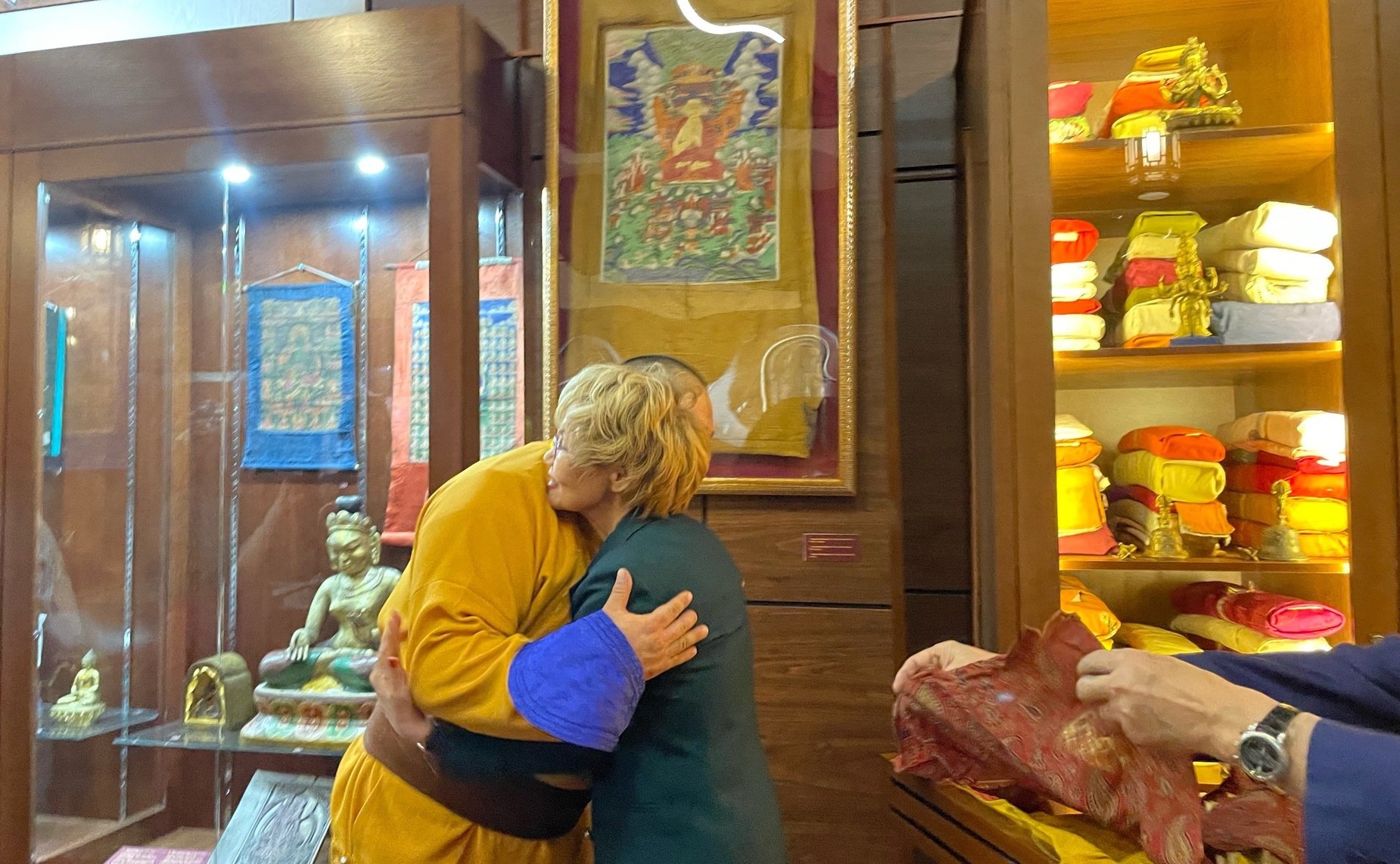 Дина Оюн посетила в Туве открытый в Кызыле храм Тубтен Шедруб Линг