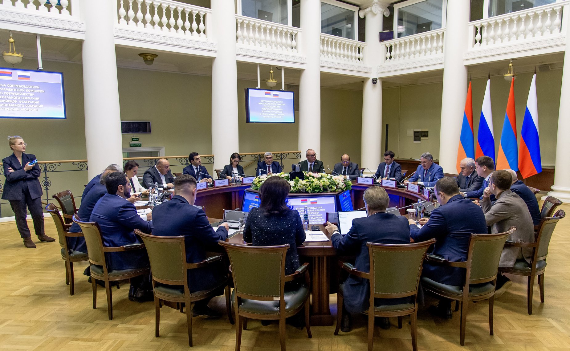 Заместитель Председателя Совета Федерации Юрий Воробьев и заместитель Председателя Национального Собрания Республики Армения Акоб Аршакян провели встречу в Санкт-Петербурге
