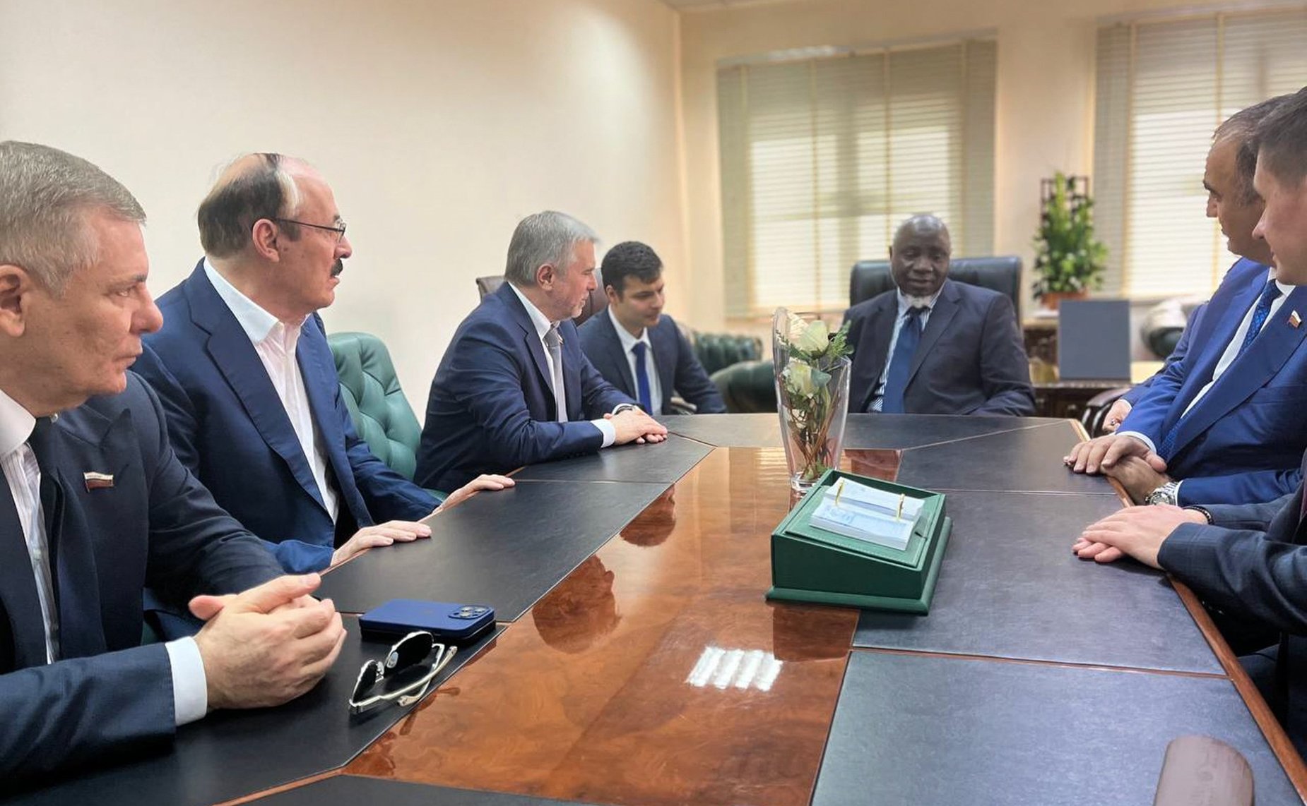 В Джидде состоялась встреча сенаторов с помощником Генерального секретаря ОИС