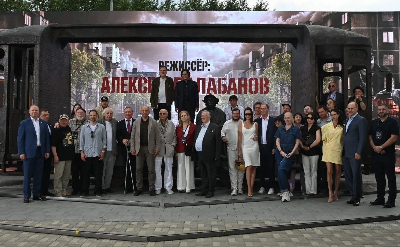 Виктор Шептий принял участие в открытии памятника кинорежиссёру А. Балабанову в Екатеринбурге