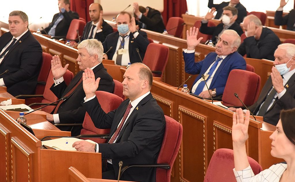 Владимир Лакунин принял участие во внеочередном пленарном заседании регионального Законодательного Собрания